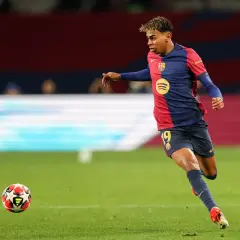 Piłkarz FC Barcelony, jeden z najlepsi skrzydłowi na świecie, w akcji.
