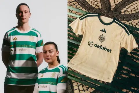 Dwie osoby w zielono-białych koszulkach Celtic, obok leży beżowa koszulka Celtic z zielonymi detalami.
