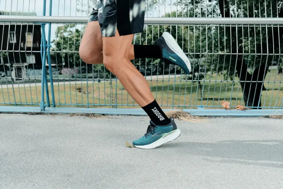 Pronacja stopy a nadpronacja - jak dobrać buty sportowe?